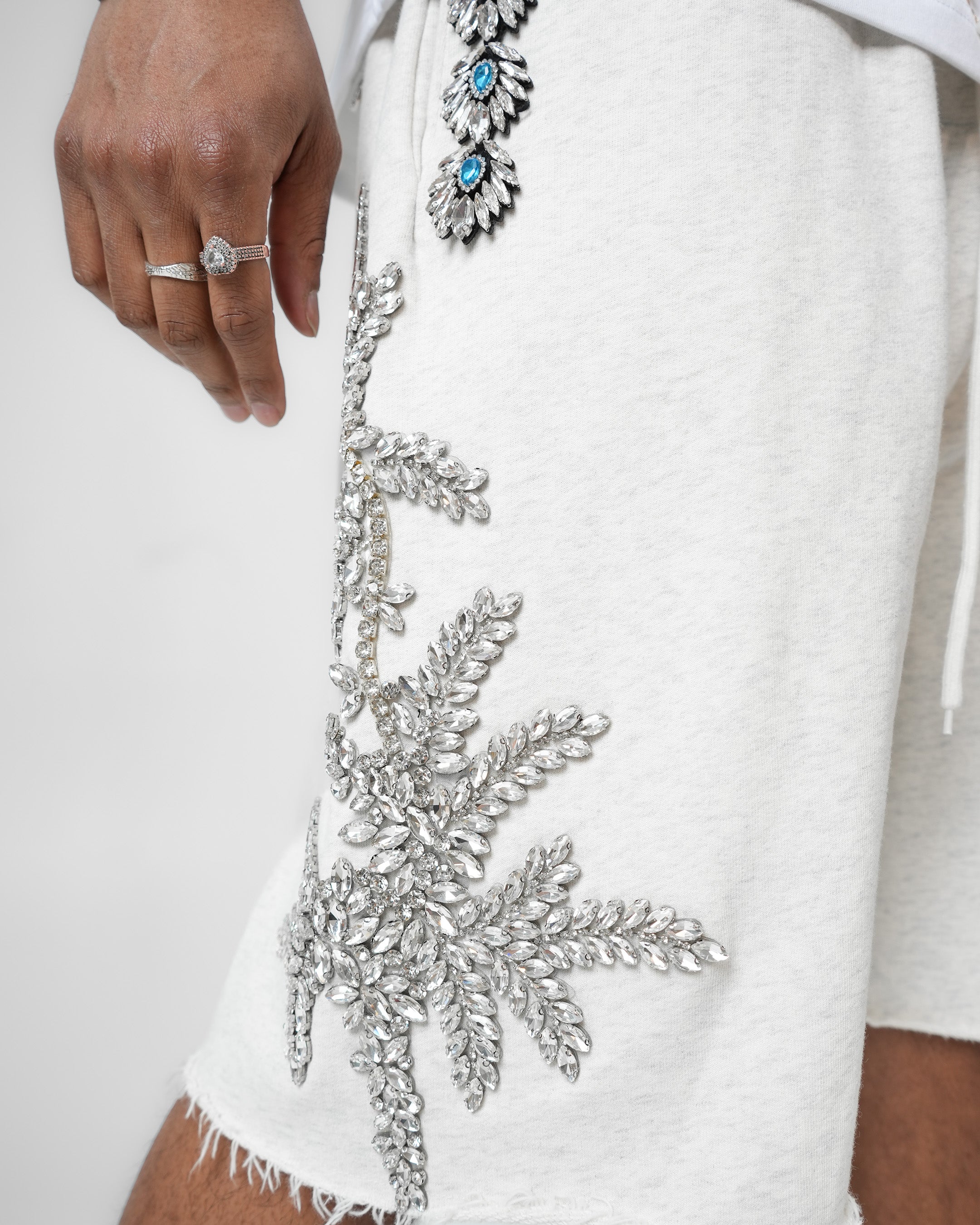 Bloodstone Baroque Crystal Light Grey Short