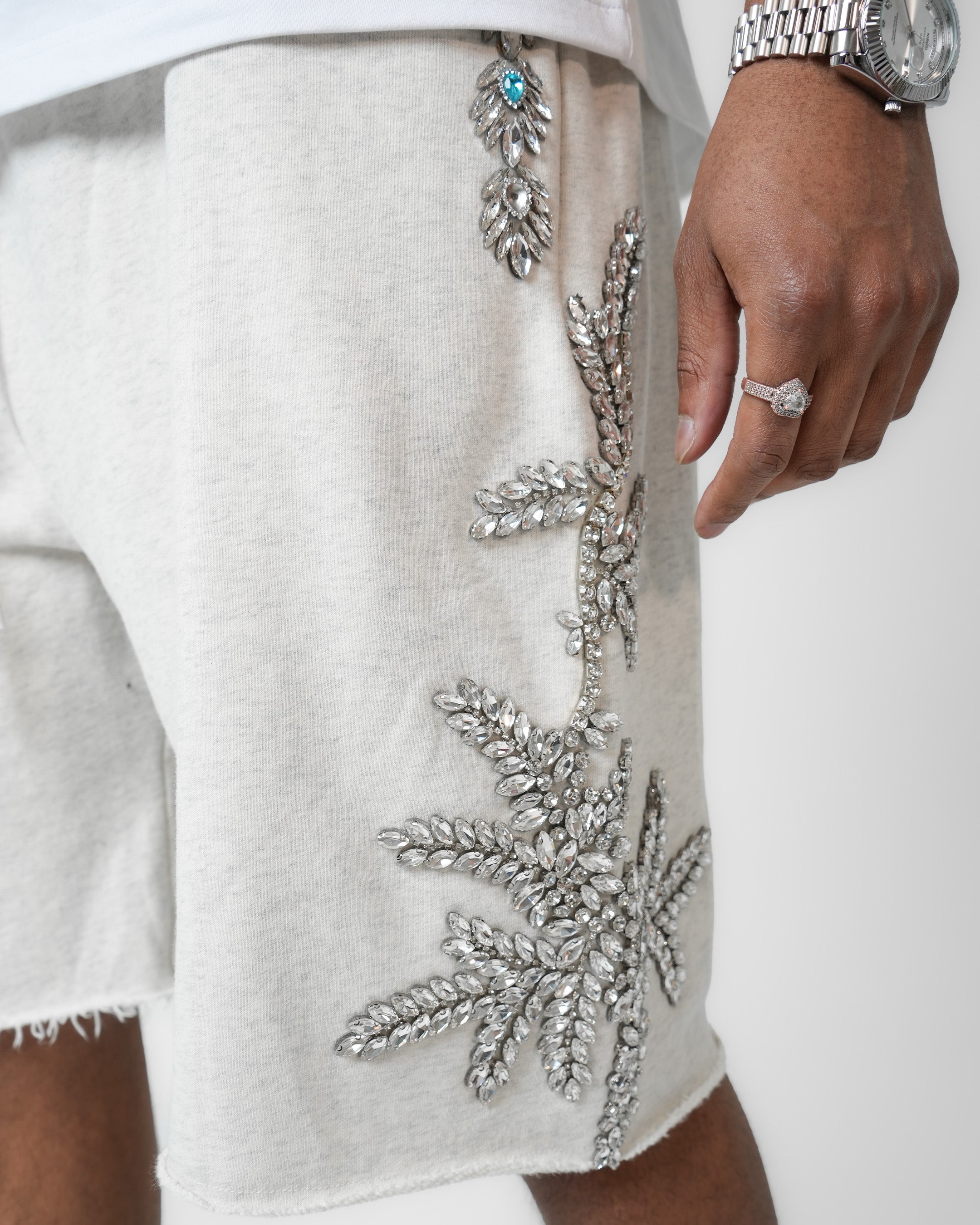 Bloodstone Baroque Crystal Light Grey Short