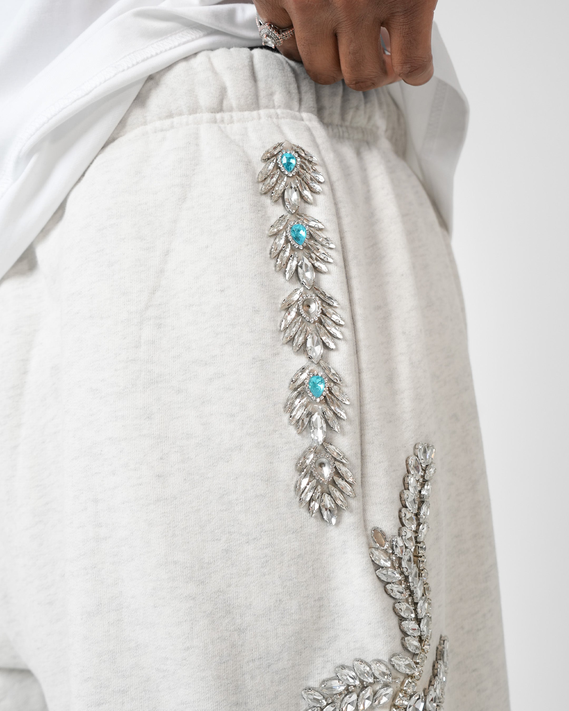 Bloodstone Baroque Crystal Light Grey Short